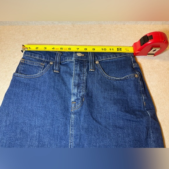 Madewell Denim Mini Skirt Distressed Raw Hem Size 25 Dark Wash - Picture 6 of 10